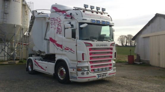 SCANIA R560LA