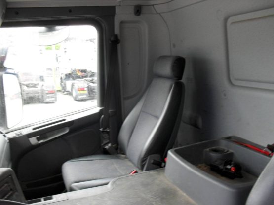 SCANIA P380LB