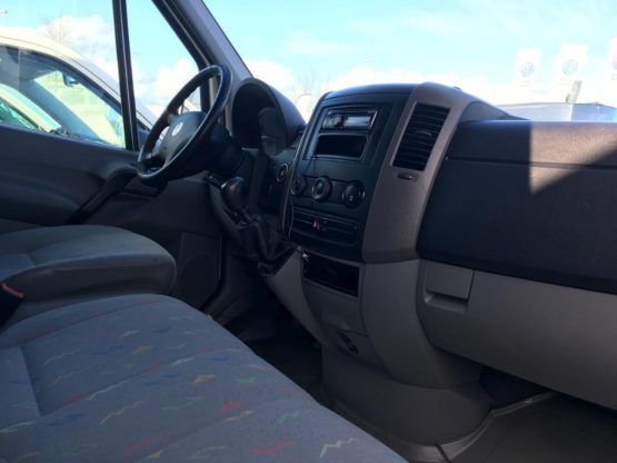 VOLKSWAGEN CRAFTER FOURGON 30 2.5 TDI 109 L2H2