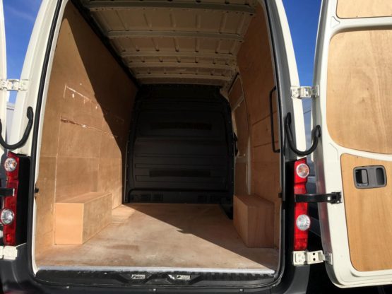 VOLKSWAGEN CRAFTER FOURGON 30 2.5 TDI 109 L2H2